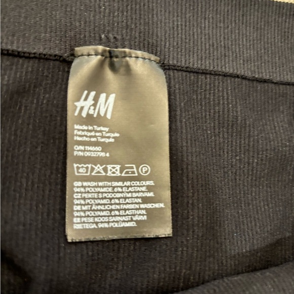 NWOT H&M Black Ribbed Biker Shorts - Picture 8 of 12